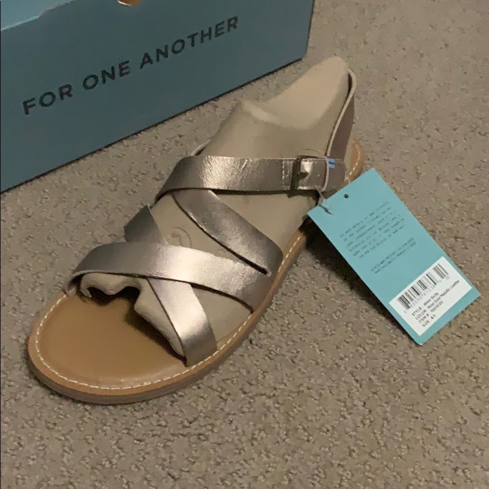 Tom sandals